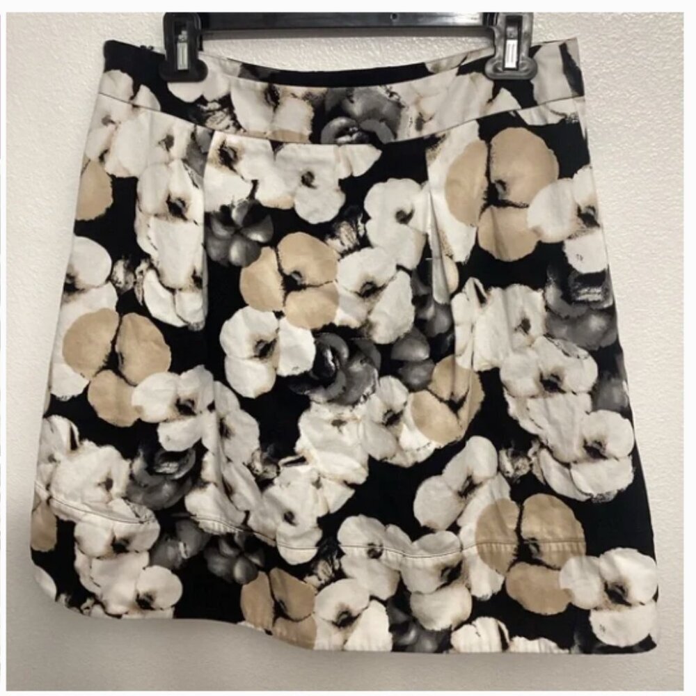 White House Black Market Women's Size 6 Neutral Color Floral Skirt POCKETS!! EUC